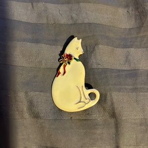 Vero vintage cat Christmas pin